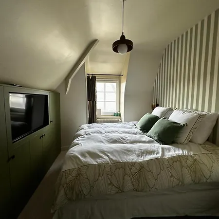 Georgia - Elégante Anglo-normande Avec Jardin - à 100 M Villa