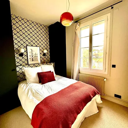 Georgia - Elégante Anglo-normande Avec Jardin - à 100 M Villa