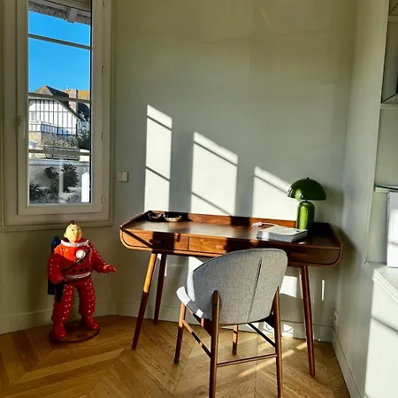 Georgia - Elégante Anglo-normande Avec Jardin - à 100 M Villa *