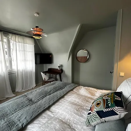 Georgia - Elégante Anglo-normande Avec Jardin - à 100 M Villa