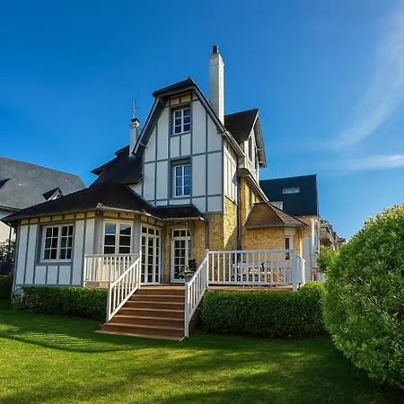 Georgia - Elégante Anglo-normande Avec Jardin - à 100 M