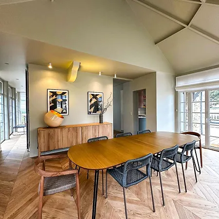 Georgia - Elegante Anglo-normande Avec Jardin - A 100 M *