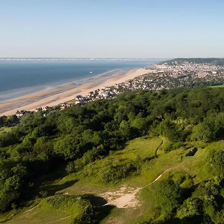 Georgia - Elegante Anglo-normande Avec Jardin - A 100 M