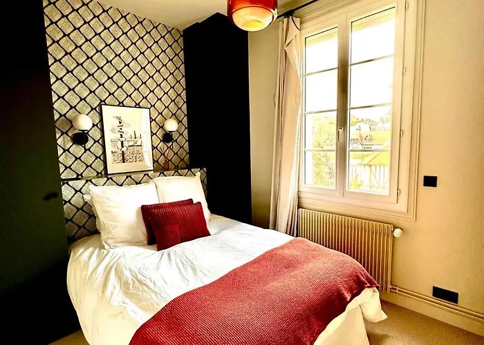 Georgia - Elegante Anglo-normande Avec Jardin - A 100 M Vila