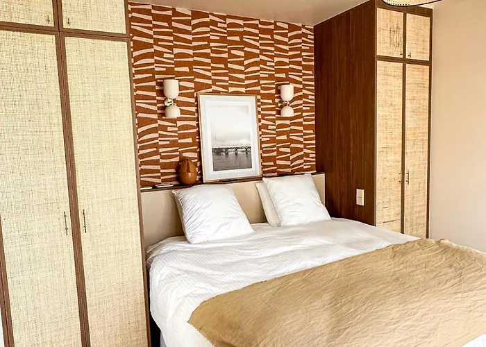 Georgia - Elegante Anglo-normande Avec Jardin - A 100 M