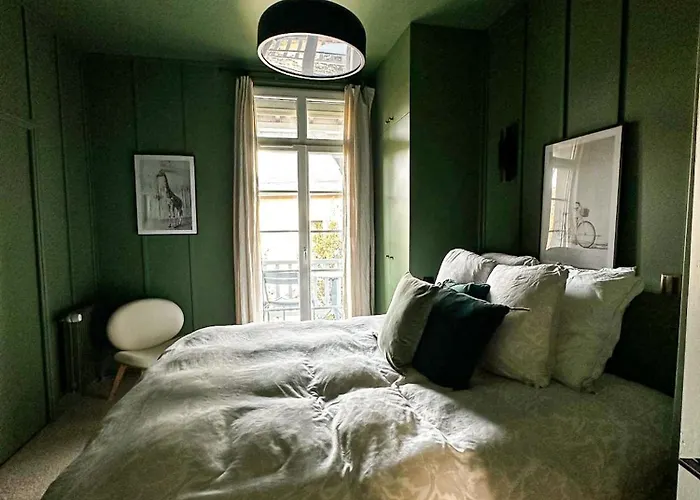 Georgia - Elegante Anglo-normande Avec Jardin - A 100 M *