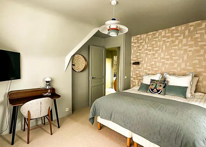 Georgia - Elegante Anglo-normande Avec Jardin - A 100 M Vila