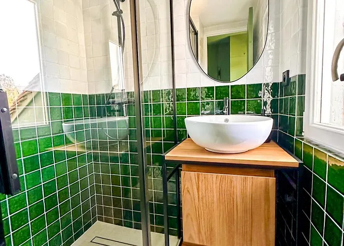 Vila Georgia - Elegante Anglo-normande Avec Jardin - A 100 M *