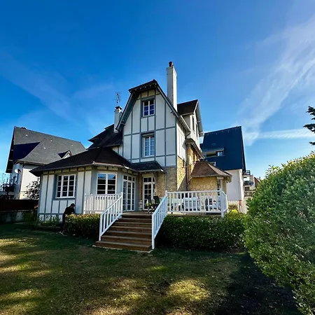 Georgia - Elegante Anglo-normande Avec Jardin - A 100 M