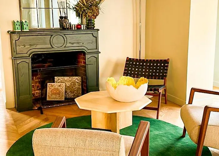 Georgia - Elegante Anglo-normande Avec Jardin - A 100 M *