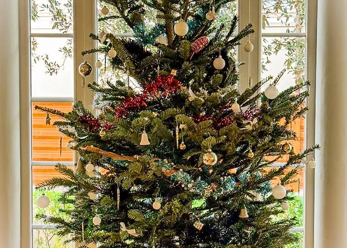 Georgia - Elegante Anglo-normande Avec Jardin - A 100 M *