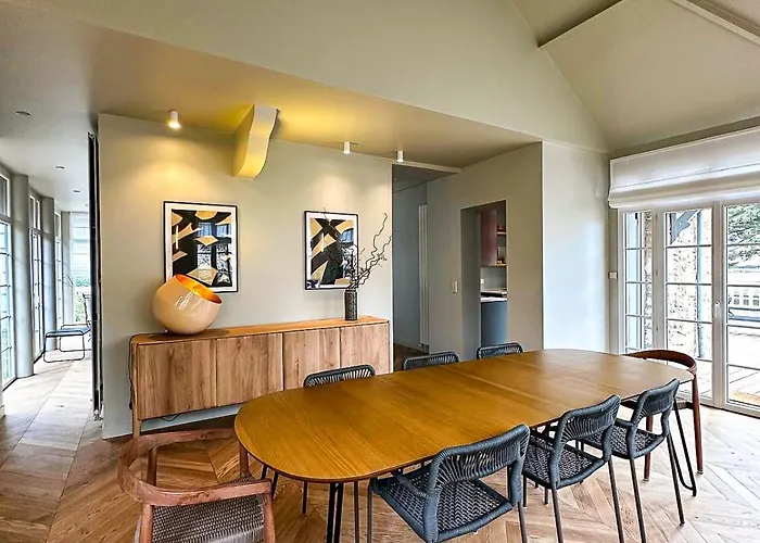 Georgia - Elegante Anglo-normande Avec Jardin - A 100 M *