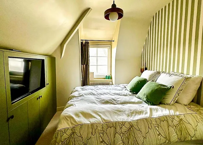 Georgia - Elegante Anglo-normande Avec Jardin - A 100 M וילה *