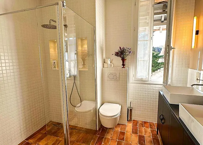 Georgia - Elegante Anglo-normande Avec Jardin - A 100 M וילה